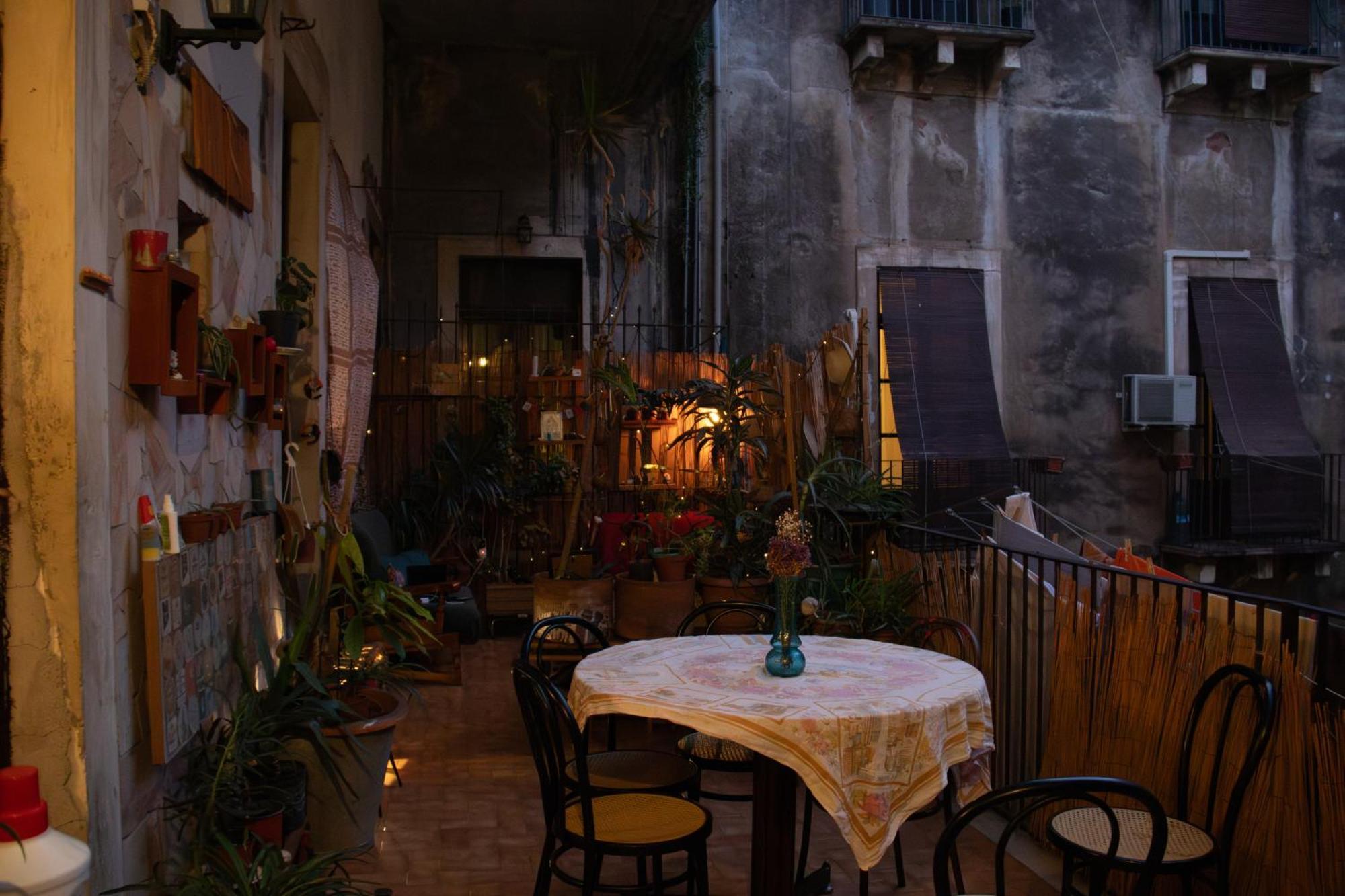 Casa Verdi - House Of Travelers Катания Экстерьер фото