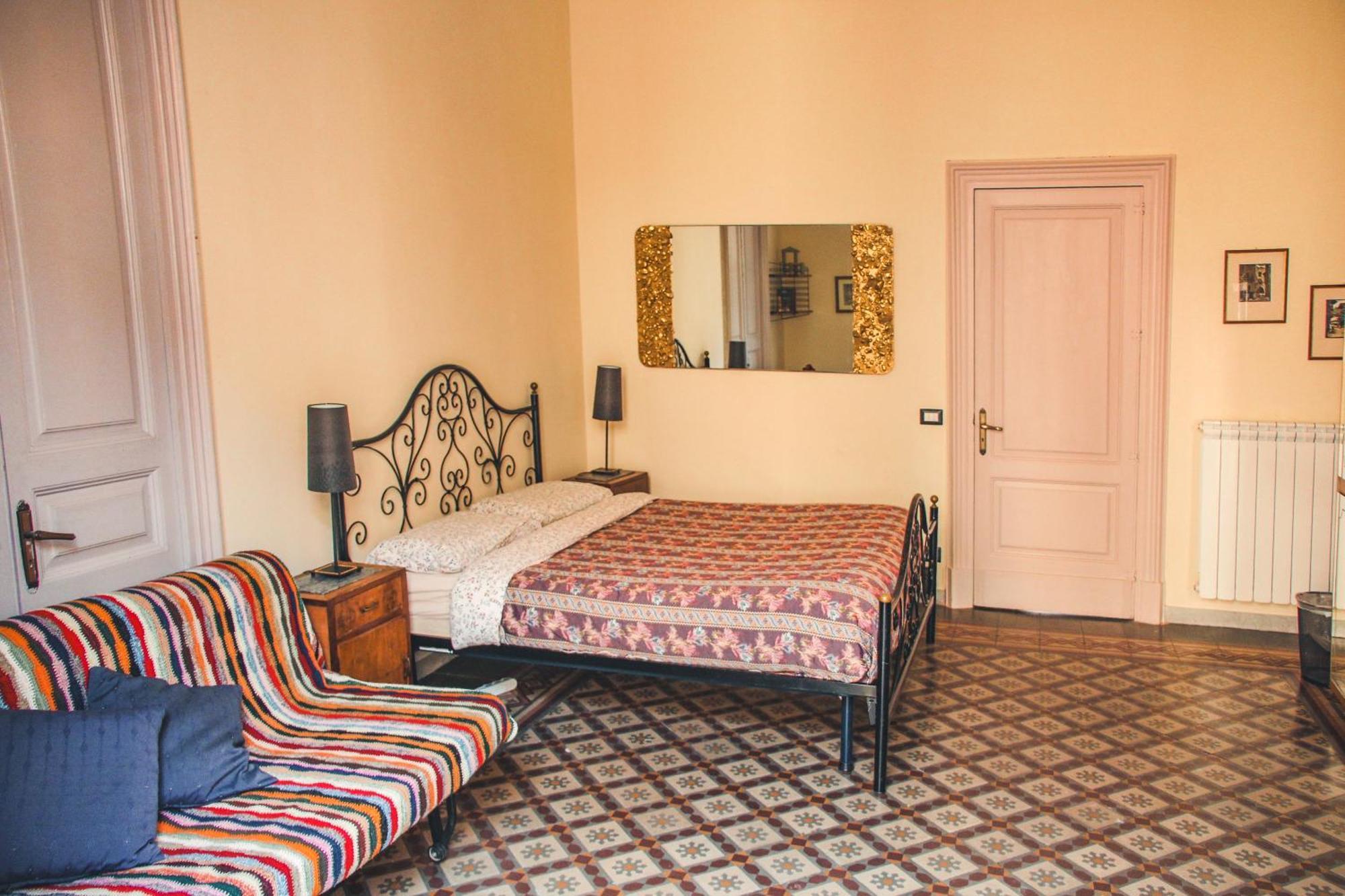 Casa Verdi - House Of Travelers Катания Экстерьер фото