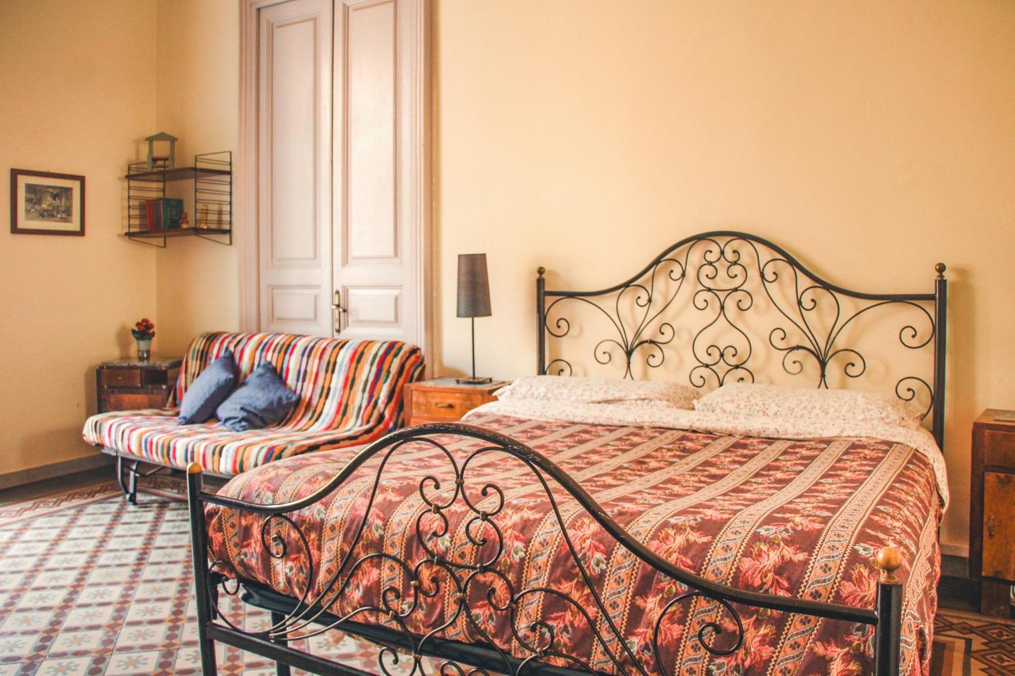 Casa Verdi - House Of Travelers Катания Экстерьер фото