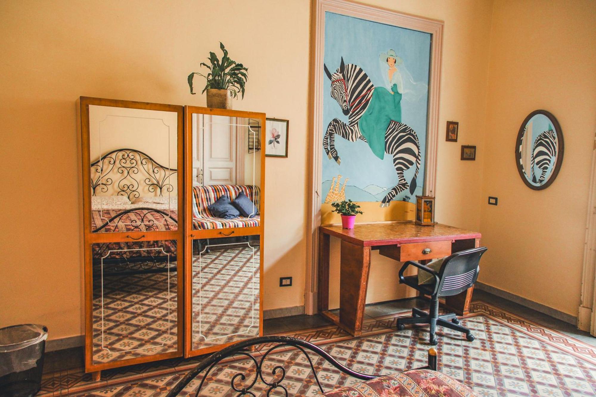 Casa Verdi - House Of Travelers Катания Экстерьер фото