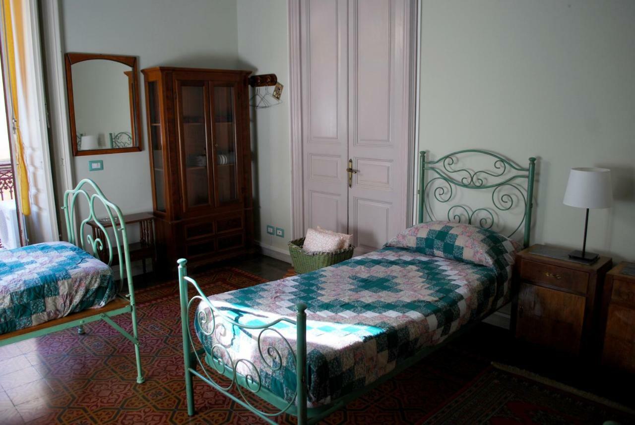 Casa Verdi - House Of Travelers Катания Экстерьер фото
