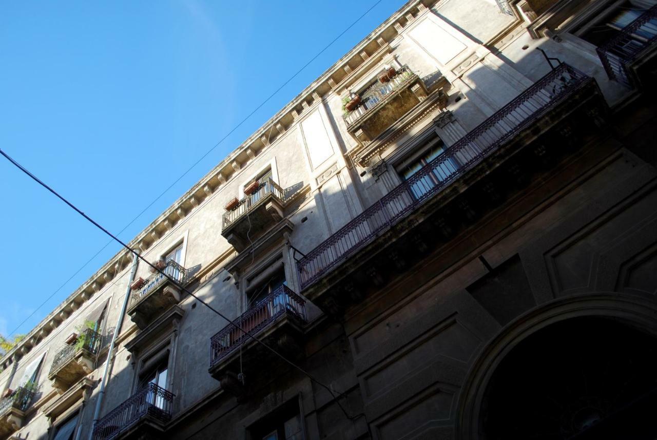 Casa Verdi - House Of Travelers Катания Экстерьер фото