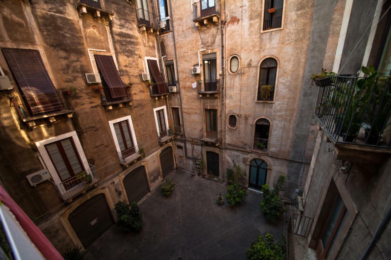 Casa Verdi - House Of Travelers Катания Экстерьер фото